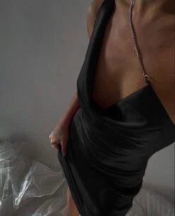 Vestito Donna Scollo Morbido Strass Effetto Raso Elegante -Lindavi Negozio WhatsAppImage2022 04 02at14.58.07 1 11d995c1 d1a9 4d25 9ad0 5661cc59fb7d