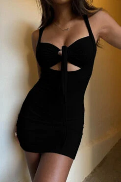 Vestito Donna Aderente Corto Scollo Cut Out Fascia Bretelle -Lindavi Negozio WhatsApp Image 2022 02 25 at 08.35.00 1