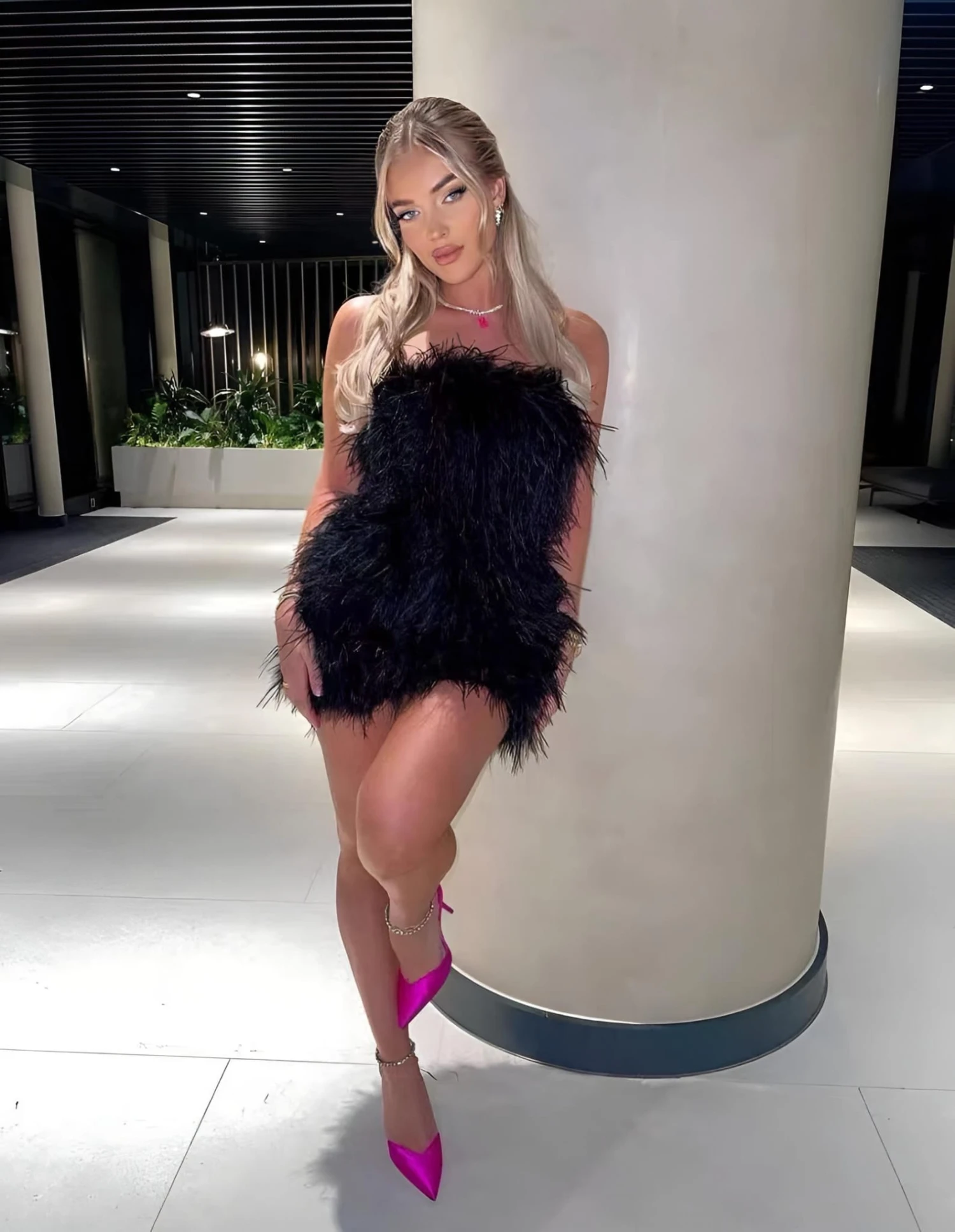 Linda Vestito Donna Scollo Fascia Piume Spalla Scoperta Elegante Sensuale 1 Linda Vestito Donna Scollo Fascia Piume Spalla Scoperta Elegante Sensuale